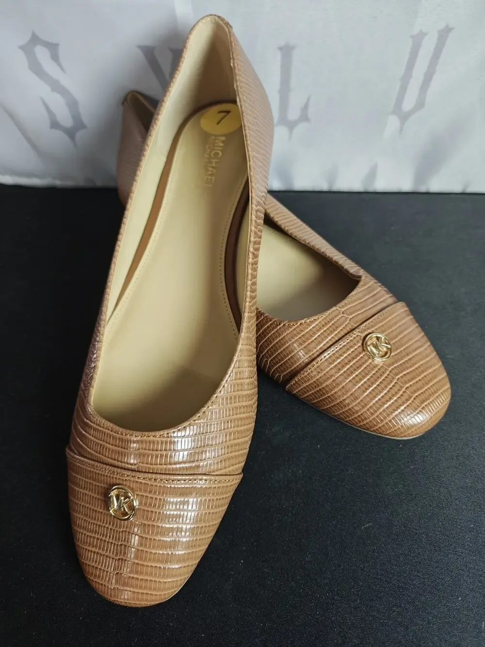 MICHAEL KORS Women's 7.5 Brown Textured Flats New
